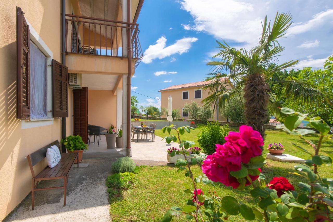 Apartment Alex Labin  Ngoại thất bức ảnh